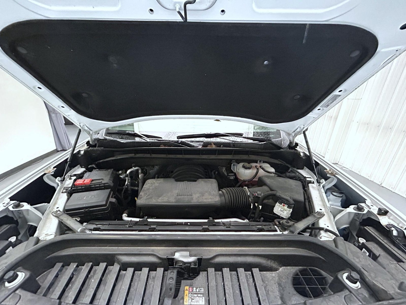 Used 2025 White GMC SLT image 24