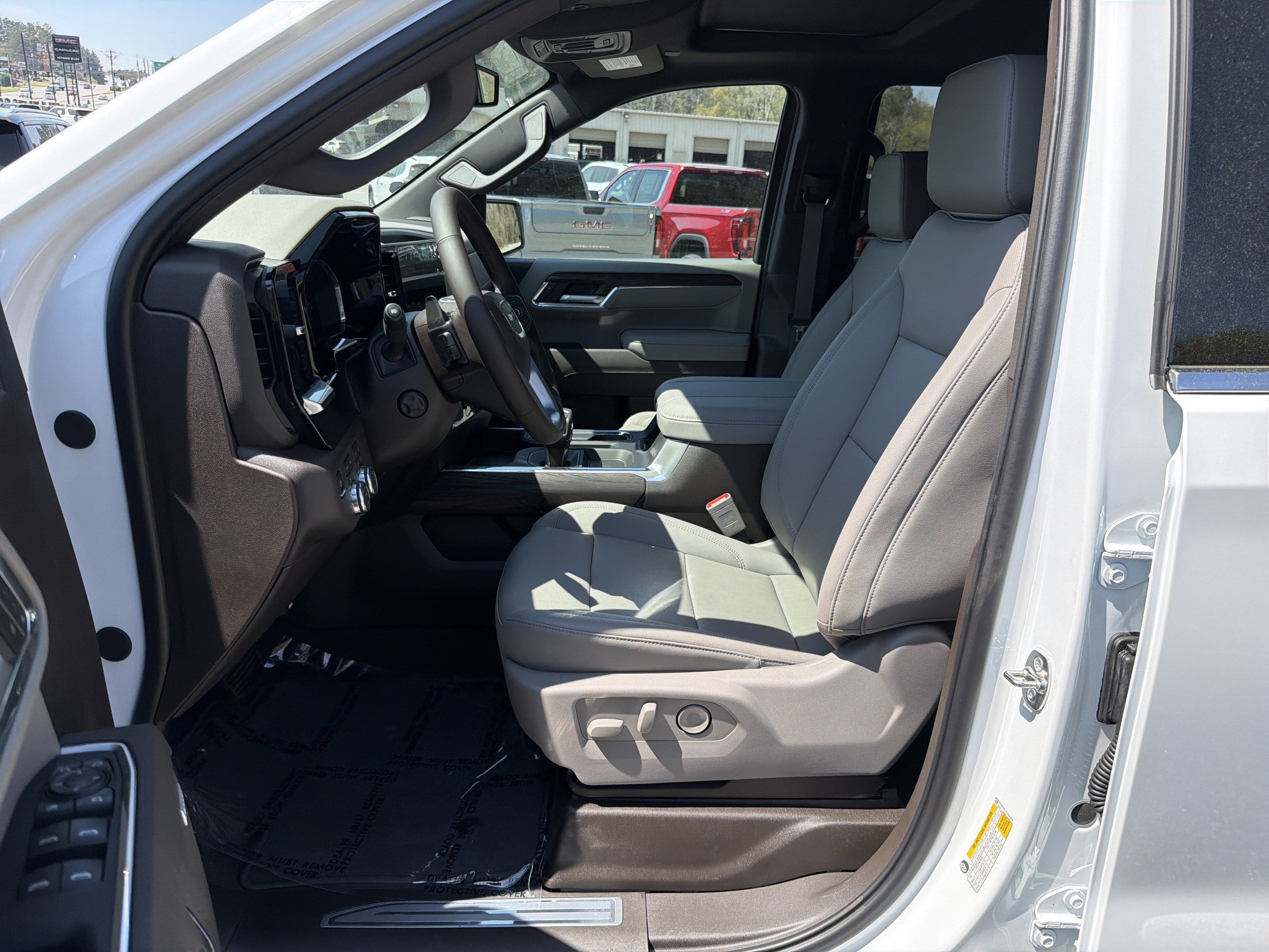 2026 GMC Sierra 1500 SLT - Photo 9