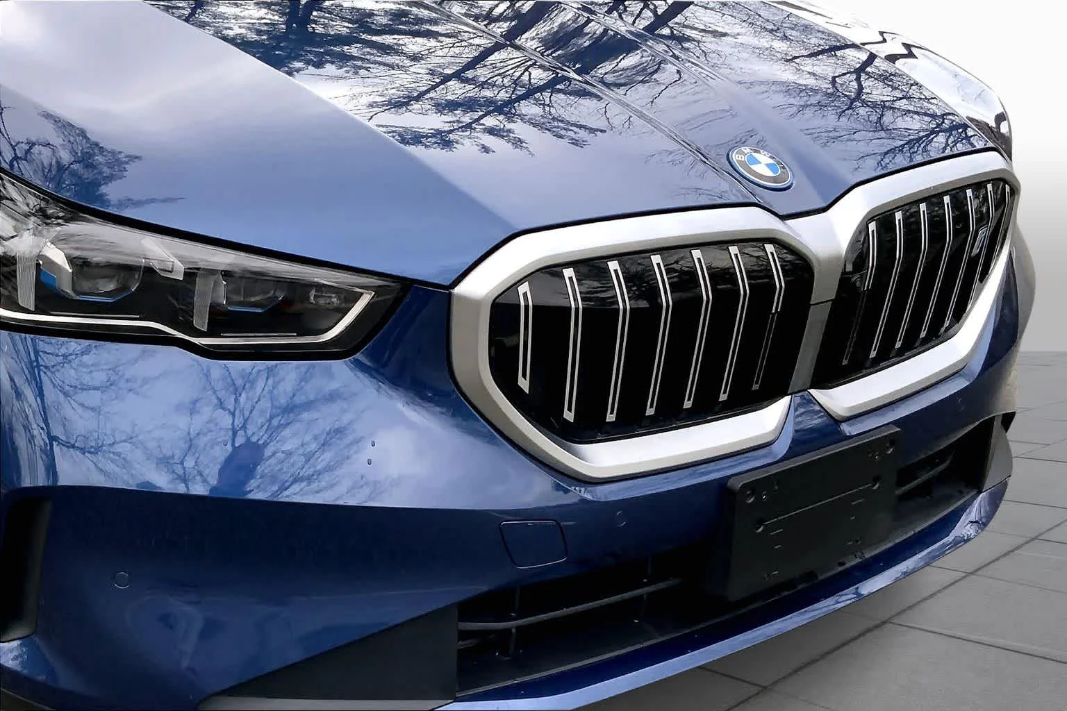 Used 2026 Phytonic Blue Metallic BMW xDrive40 image 29