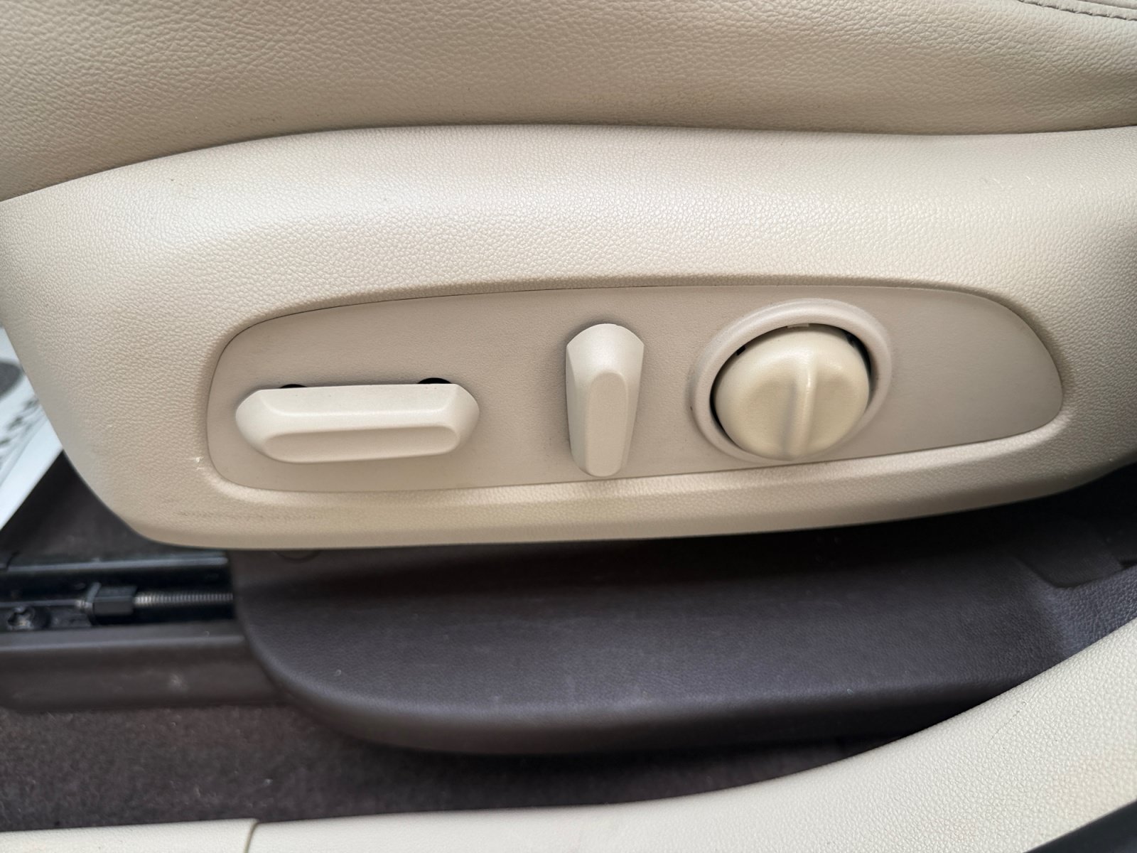 Used 2017 Ebony Twilight Metallic GMC Denali image 9