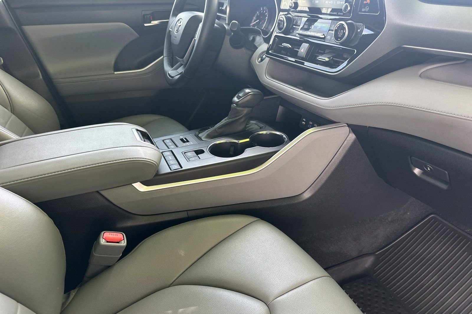 2022 Toyota Highlander XLE - Photo 17