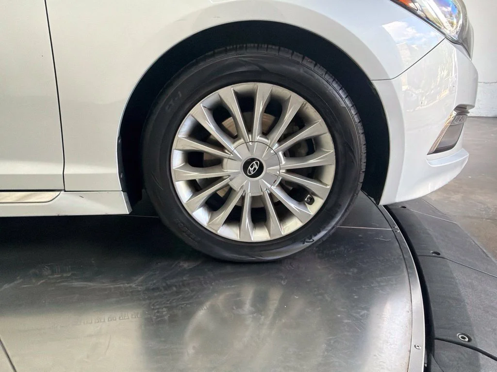 Used 2015 Silver Hyundai Limited image 9