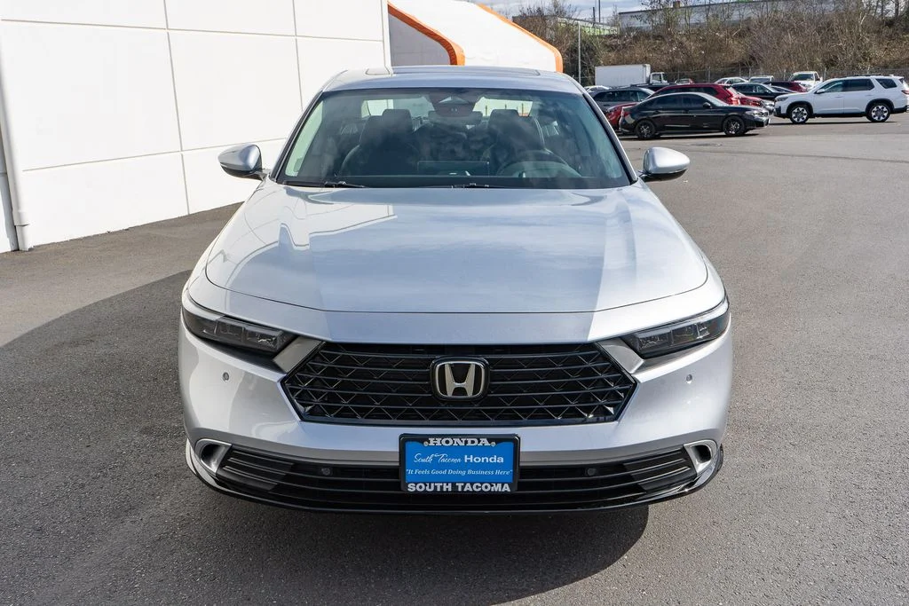 New 2026 Solar Silver Metallic Honda Touring image 3