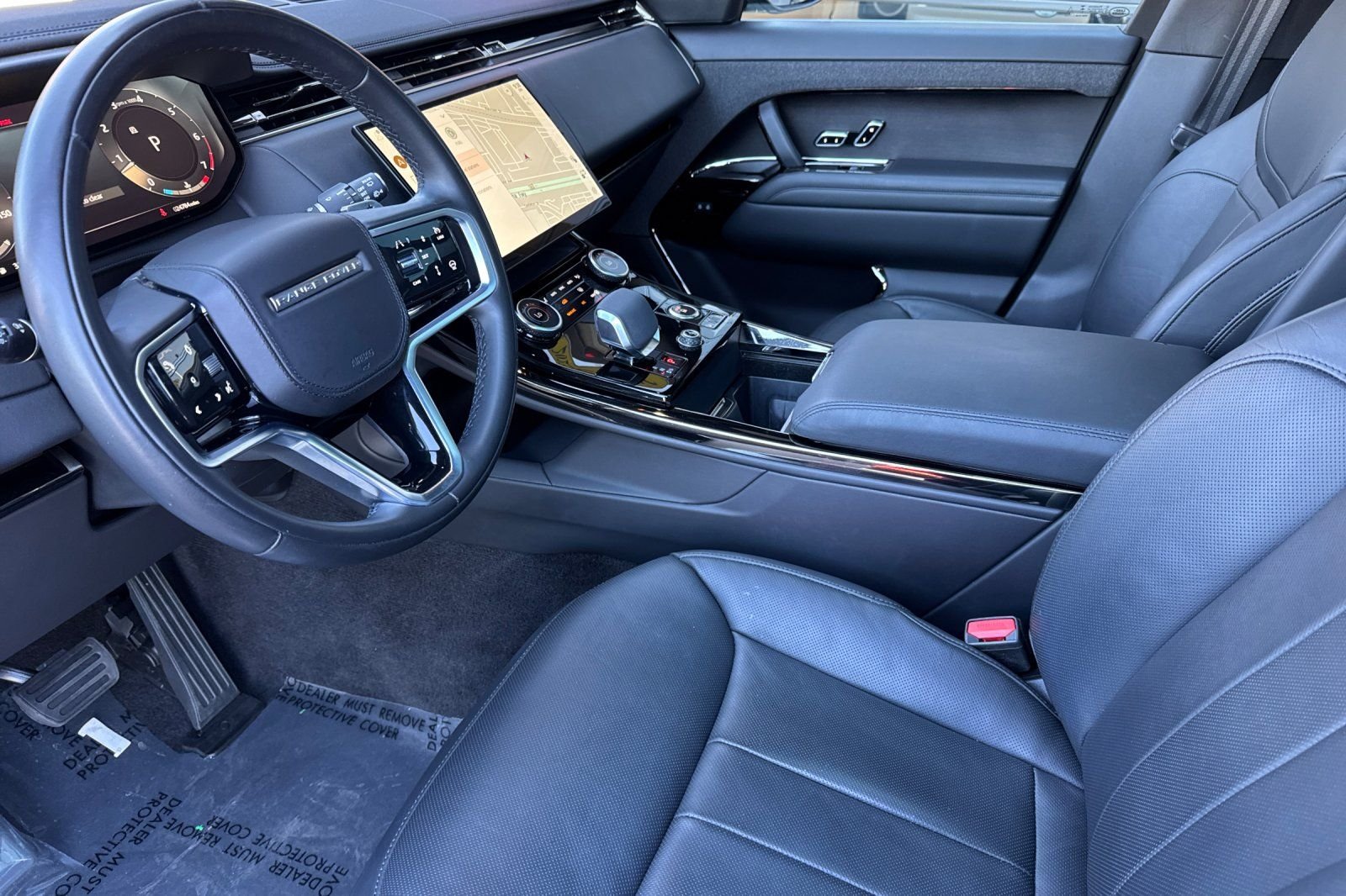Used 2023 Gray Land Rover SE image 9