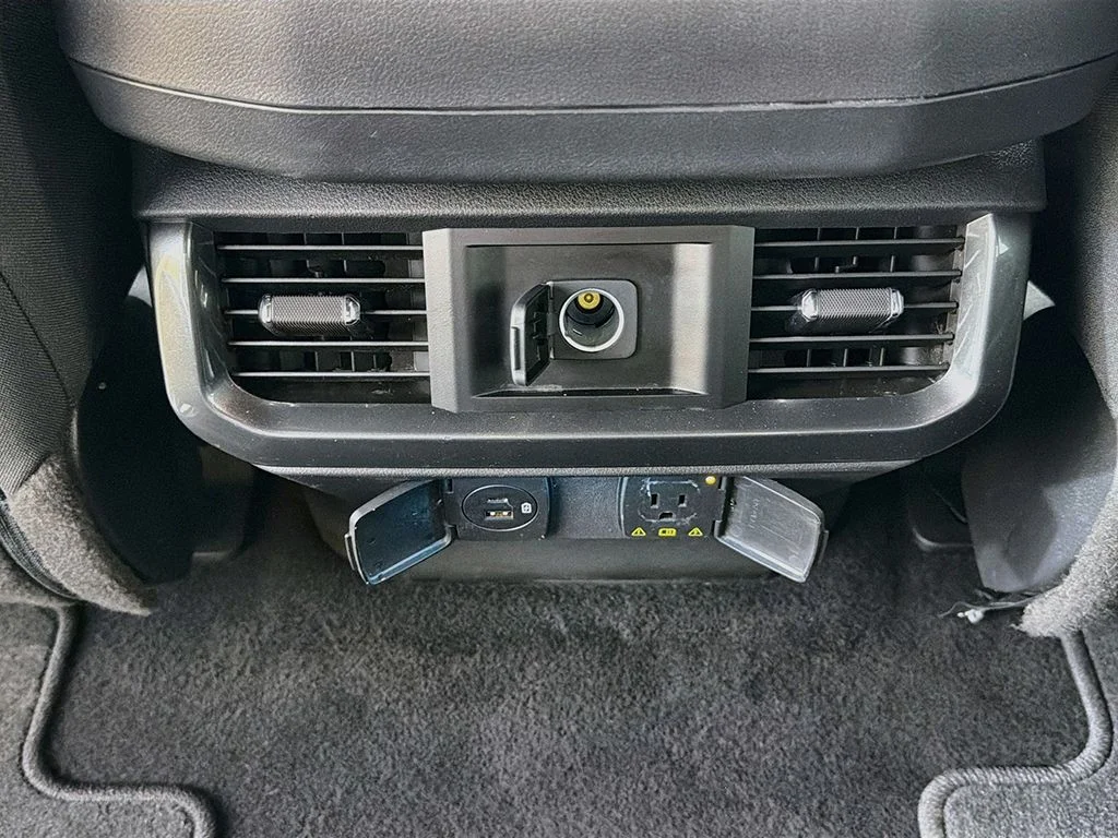 Used 2023 Oxford White Ford XLT image 40