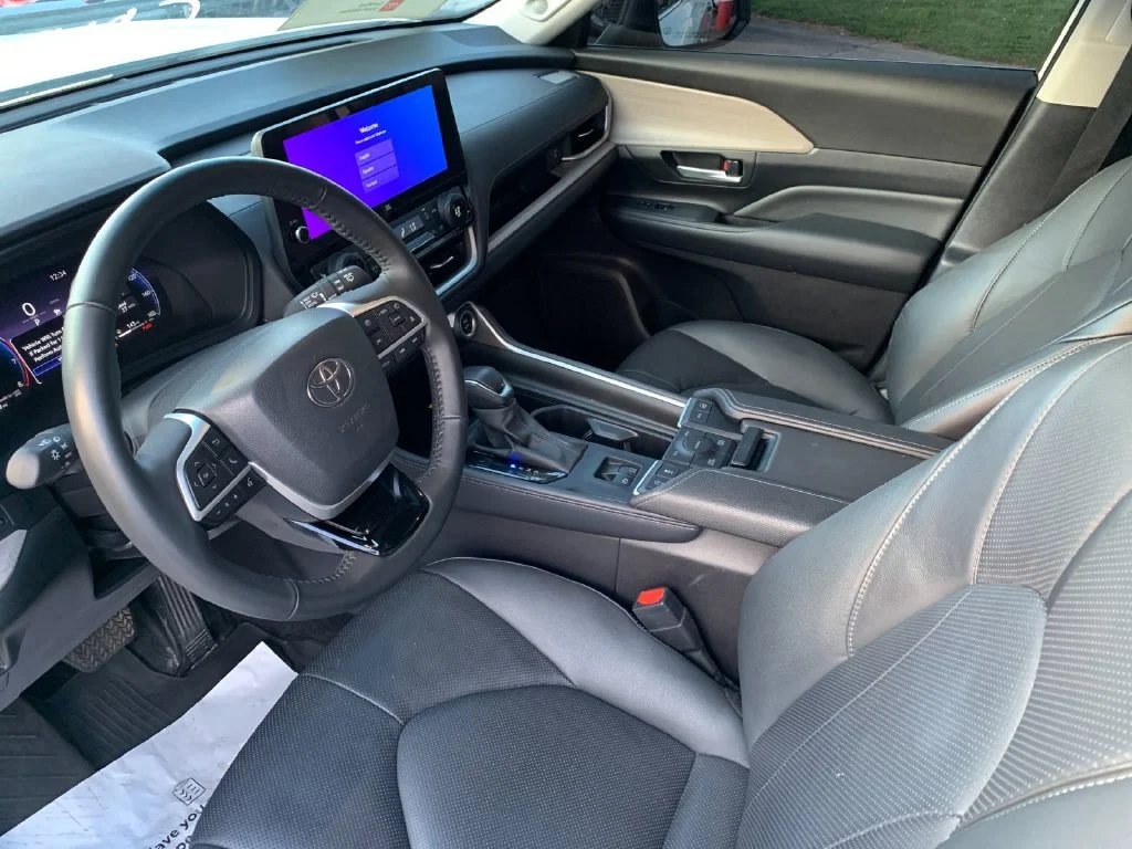 Used 2025 Beige Toyota Limited image 9