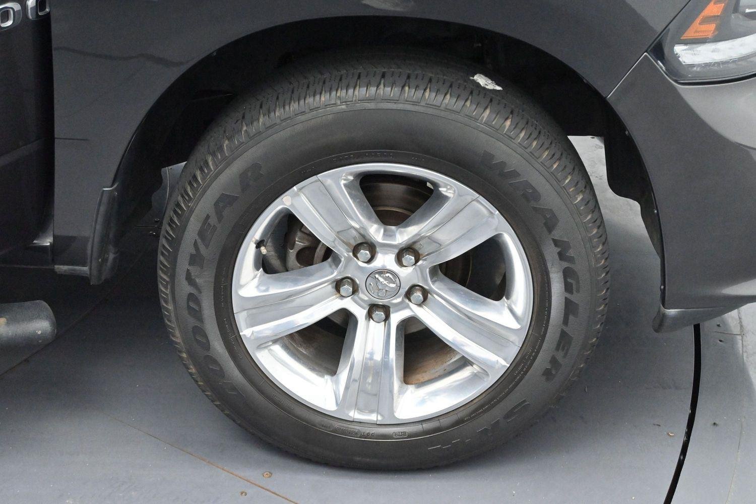 Used 2017 Granite Crystal Metallic Clearcoat Ram Sport image 32