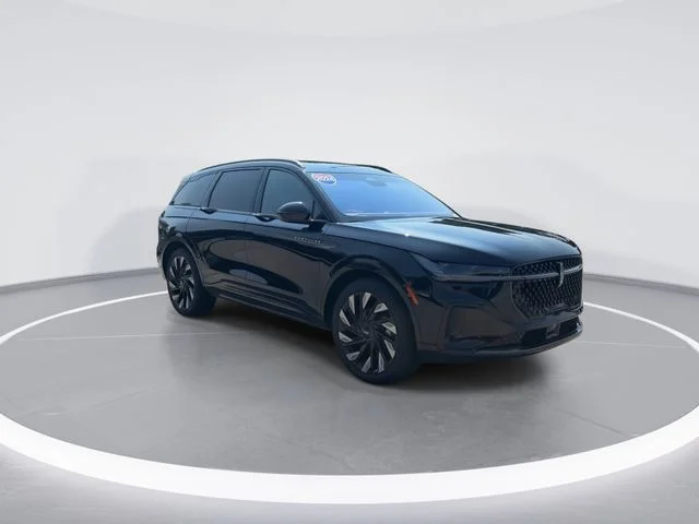 Used 2024 Black Lincoln Reserve image 5