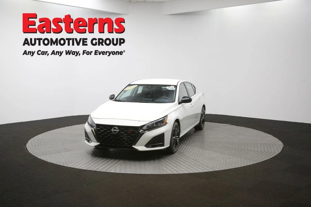 Used 2023 White Nissan 2.5 SR image 52