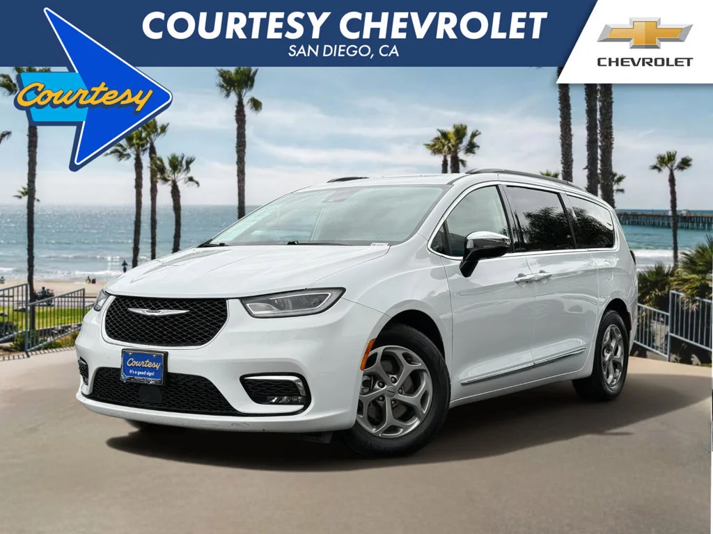 Used 2023 White Chrysler Limited image 1