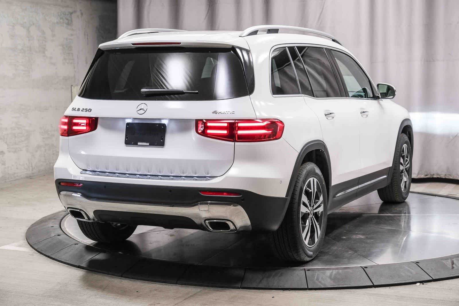 New 2026 Polar White Mercedes-Benz GLB 250 image 45