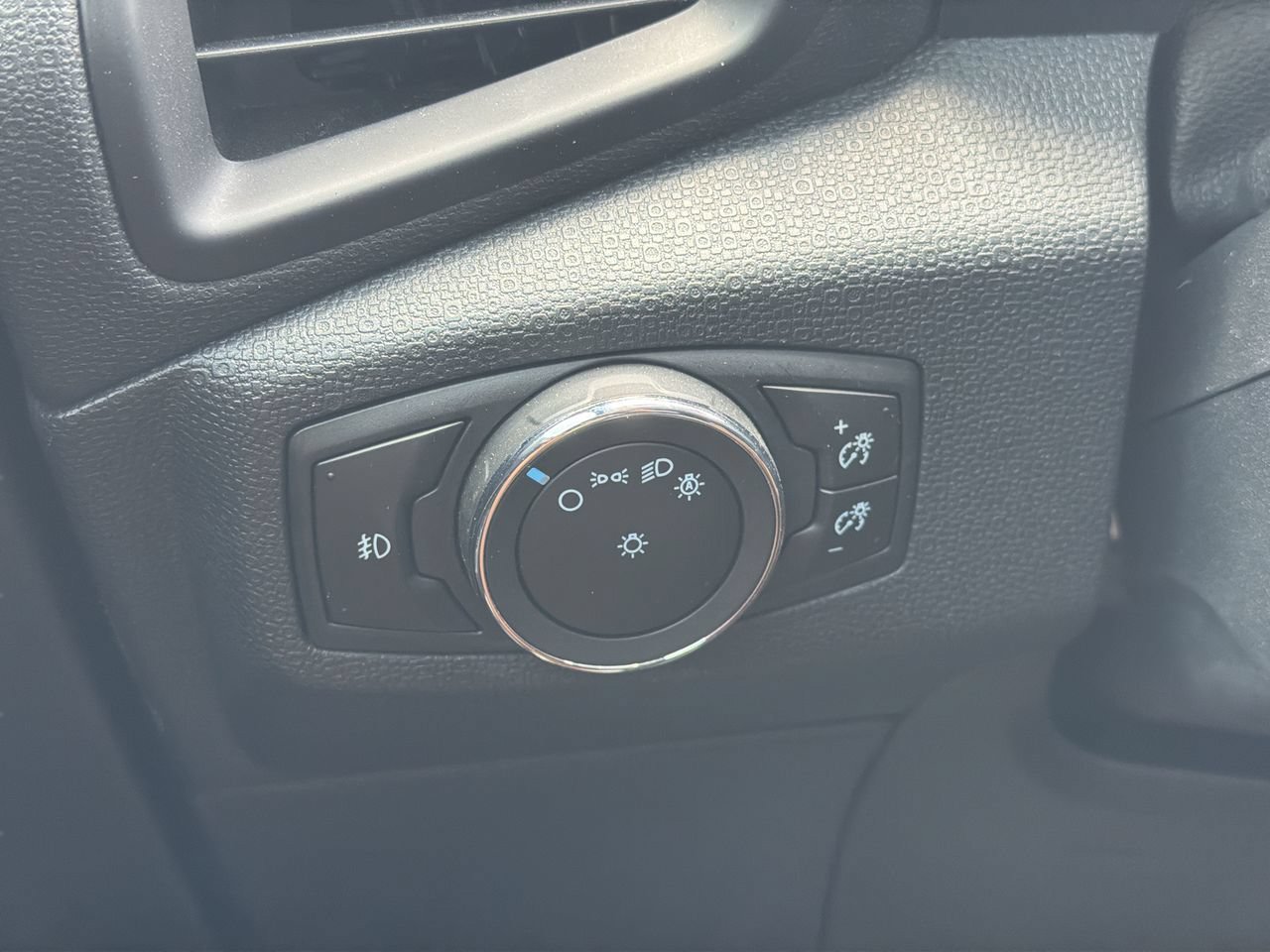 Used 2020 Blue Candy Ford SE image 26