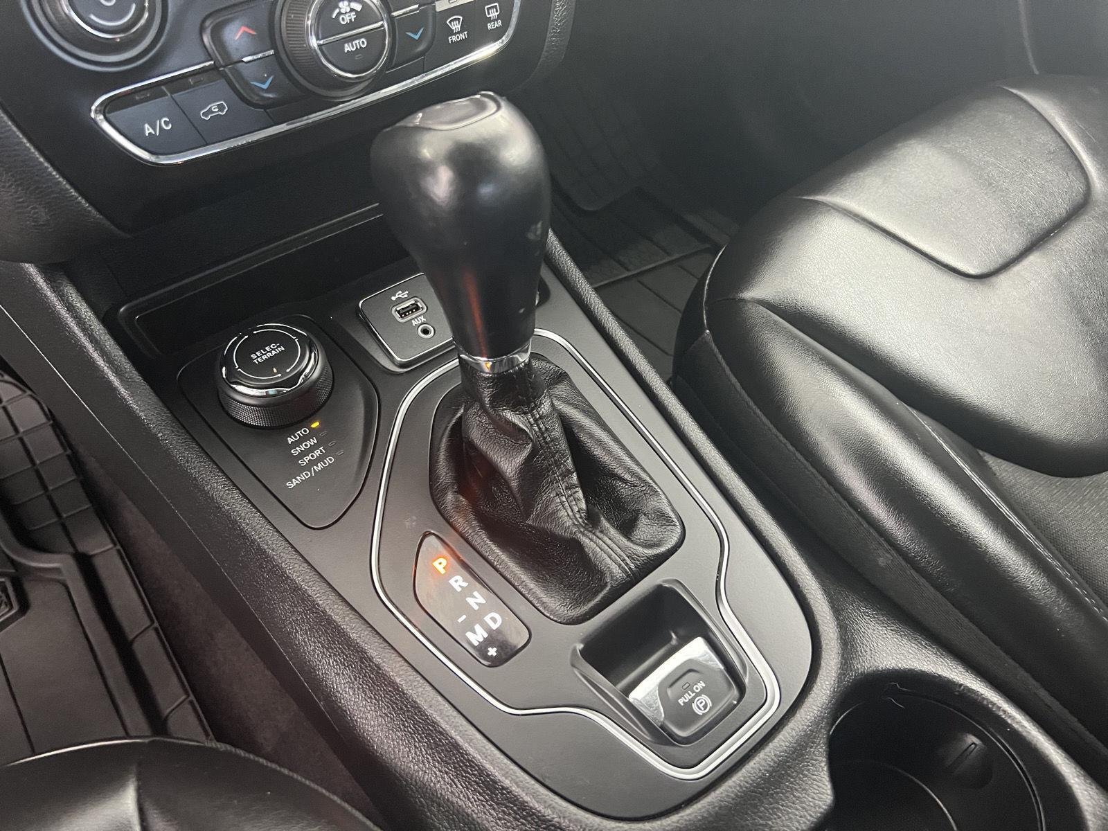 2019 Jeep Cherokee Latitude Plus - Photo 17