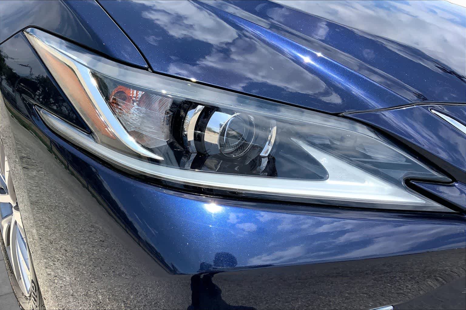 Used 2019 Nightfall Mica Lexus  image 28
