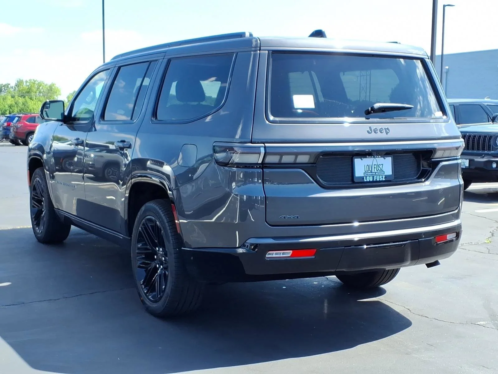 New 2026 Baltic-Gray Metallic Clear-Coat Exterior Paint Jeep Limited Reserve image 4