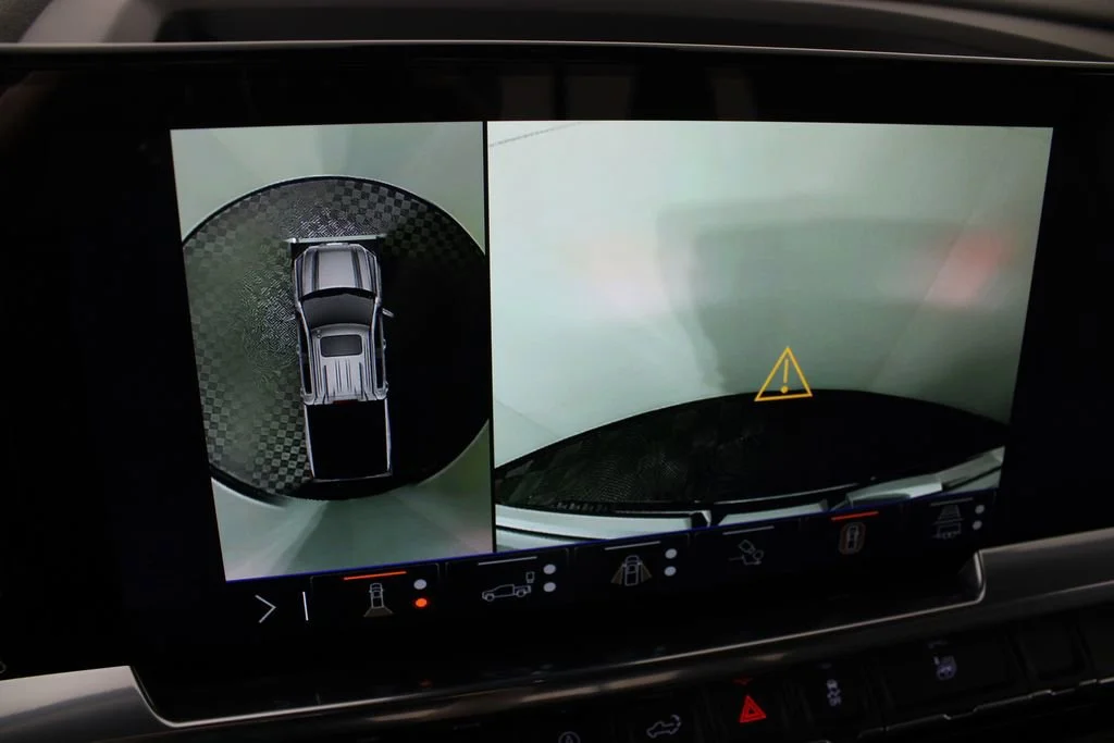 New 2026 Summit White GMC SLT image 31