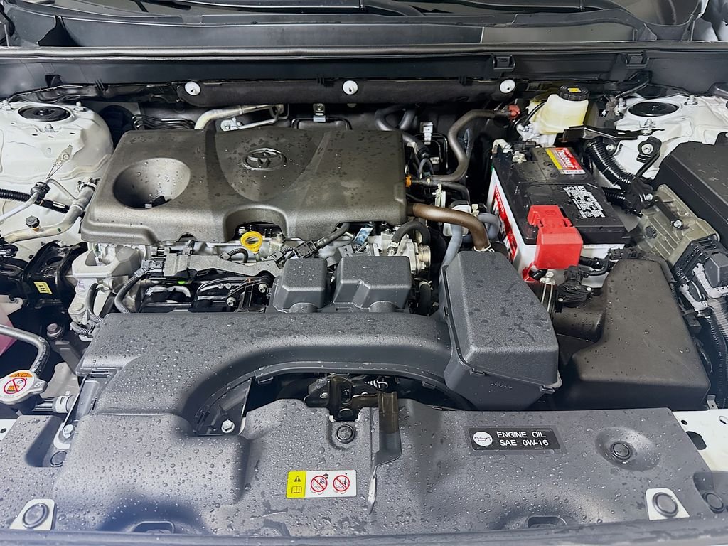 Used 2025 Wind Chill Pearl Toyota XLE Premium image 28
