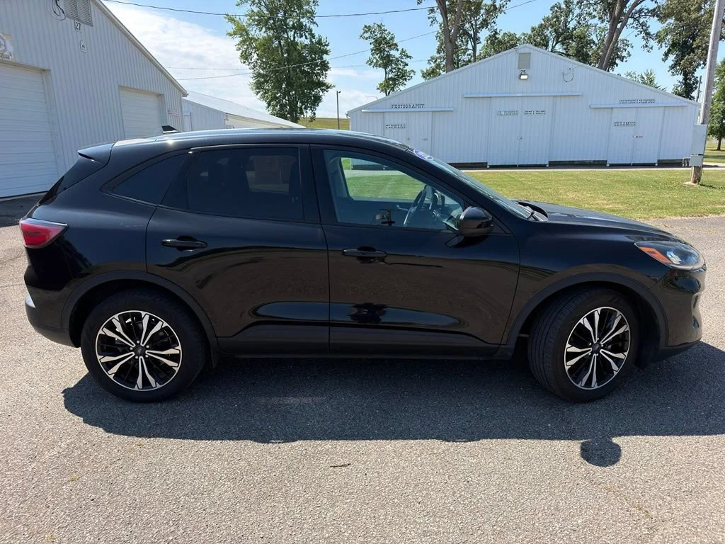 Used 2022 Ford Escape SEL with VIN 1FMCU9H90NUA31303 for sale in Wellington, OH