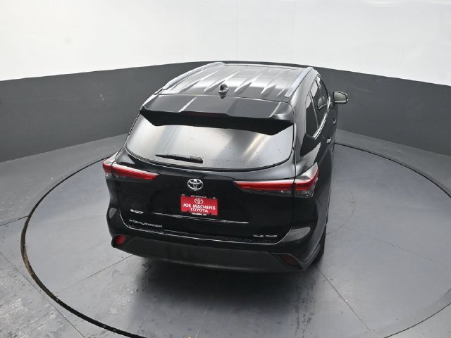 Used 2021 Black Toyota XLE image 29