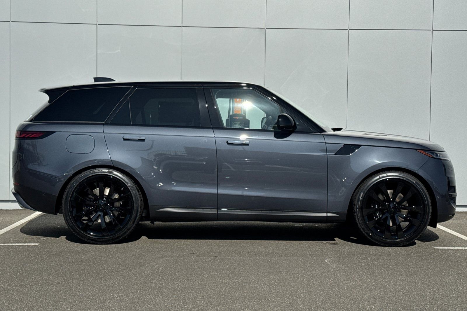New 2026 Varesine Blue Land Rover SE image 6