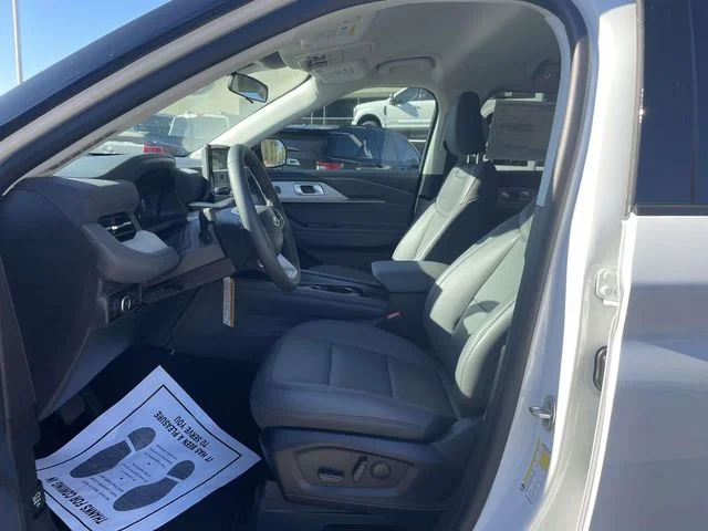 New 2026 Star White Metallic Tri-Coat Ford Active image 17