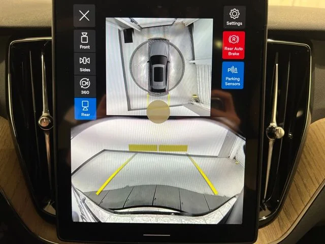 2026 Volvo XC60 Plus - Photo 18