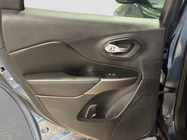 Used 2021 Blue Jeep Latitude image 13