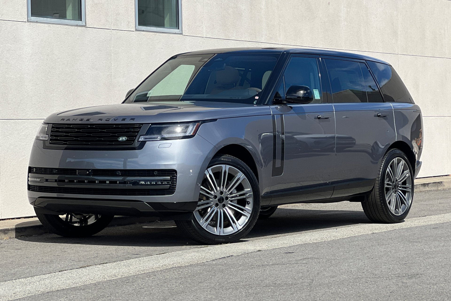 New 2026 Eiger Grey Land Rover SE image 1