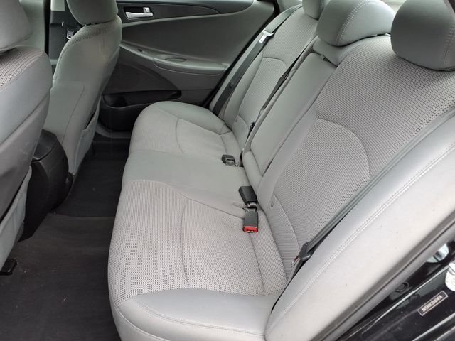Used 2013 Black Hyundai GLS image 19