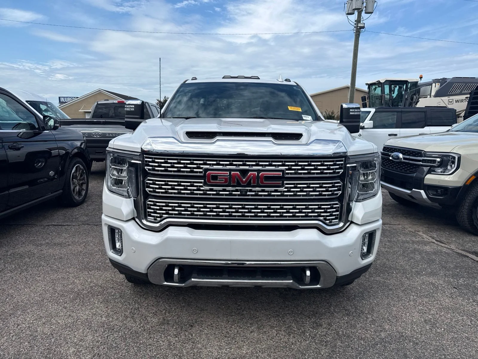 Used 2023 White GMC Denali image 1
