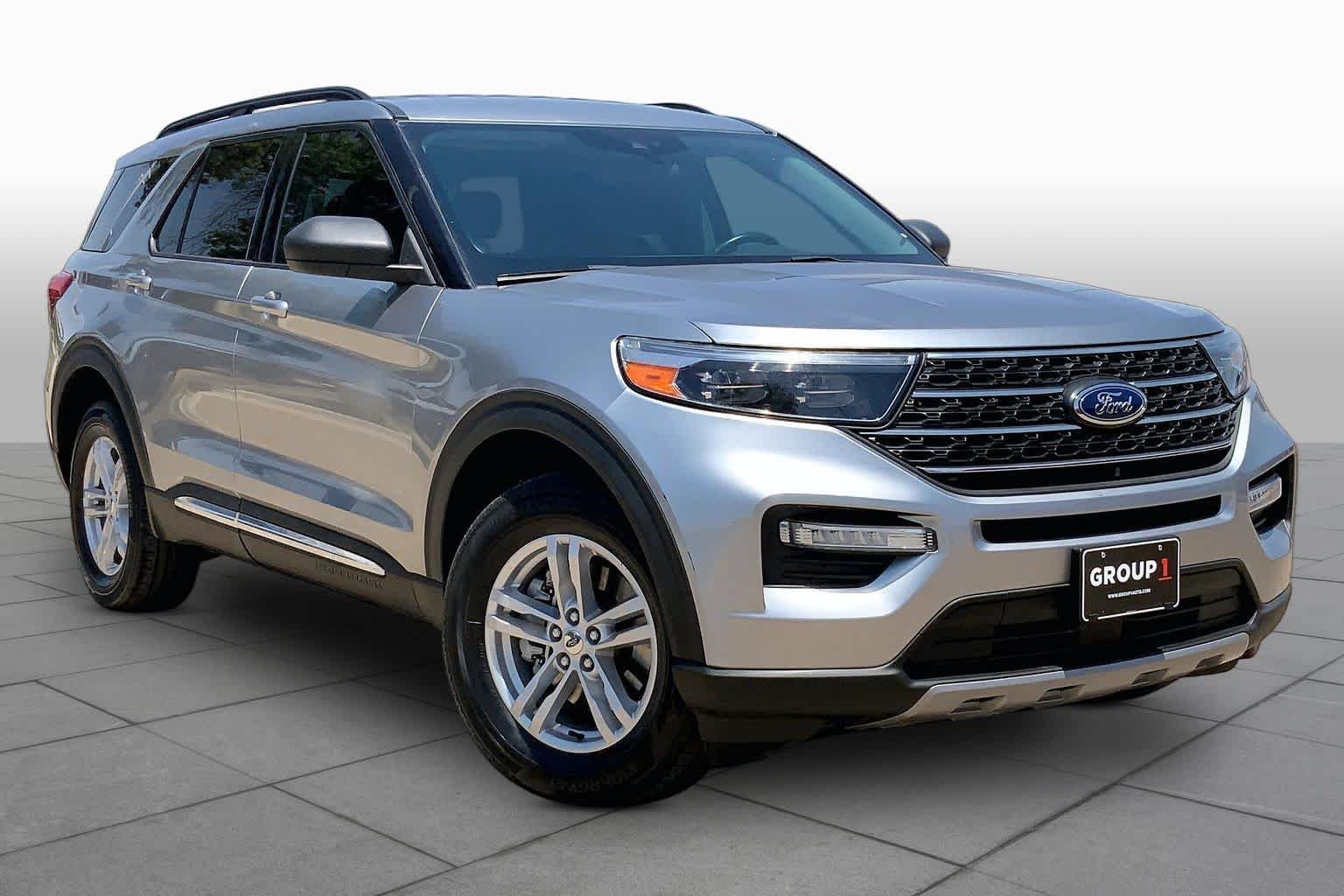 Used 2023 Iconic Silver Metallic Ford XLT image 3