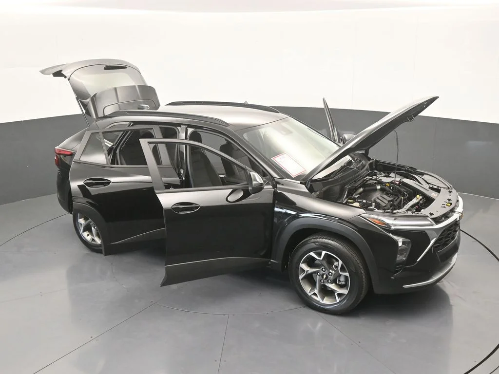 Used 2025 Mosaic Black Metallic Chevrolet LT image 66