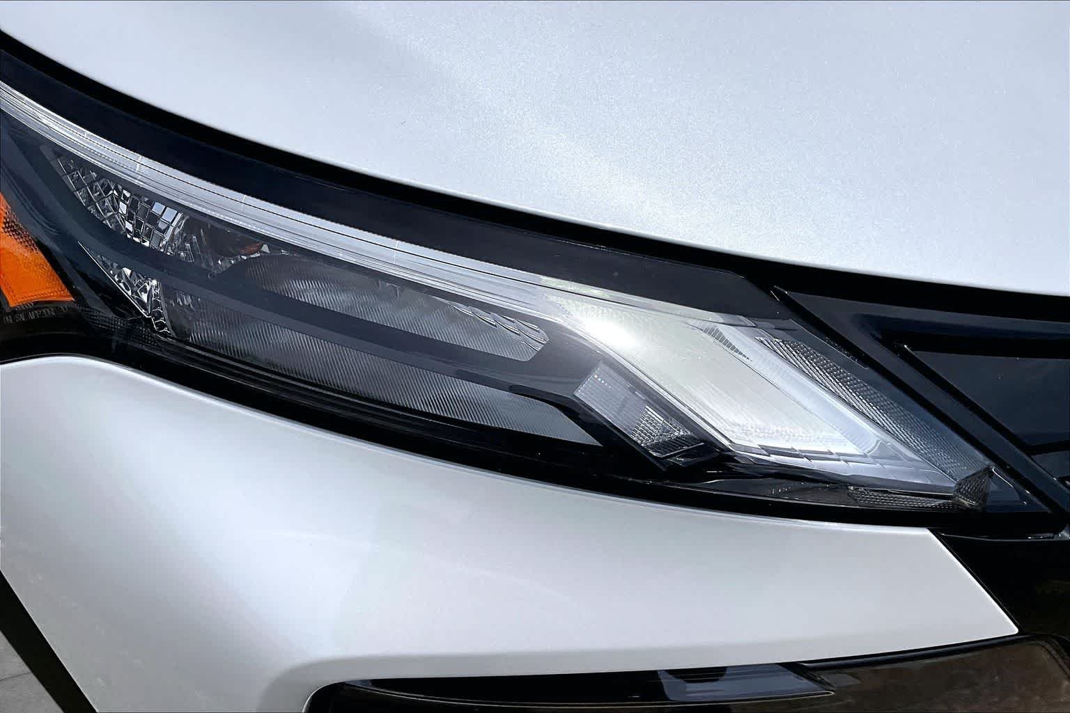 New 2026 Everest White Pearl TriCoat Nissan Dark Armor image 17