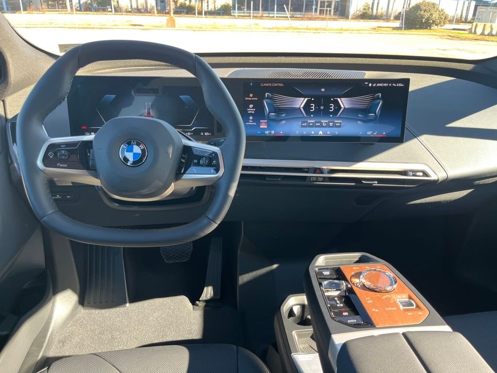 Certified Used 2026 Black Sapphire Metallic BMW xDrive60 image 29