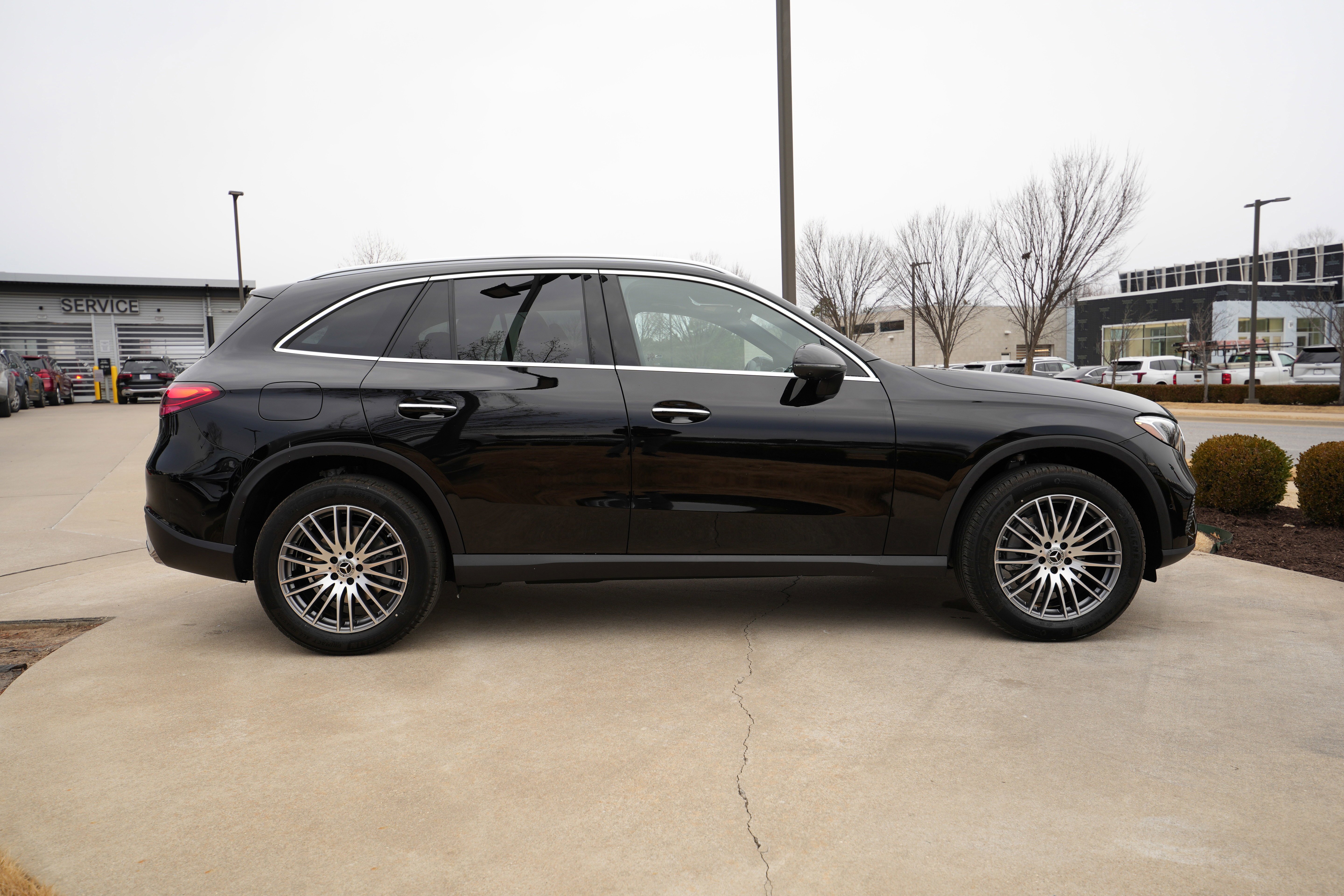 Used 2026 Black Mercedes-Benz GLC 300 image 9