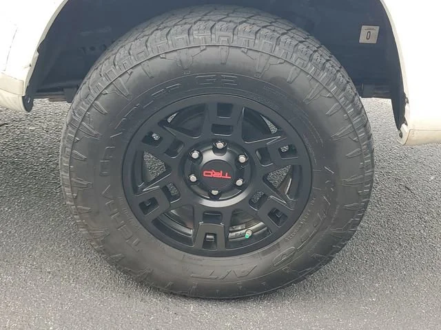Used 2018 Super White Toyota SR5 image 30