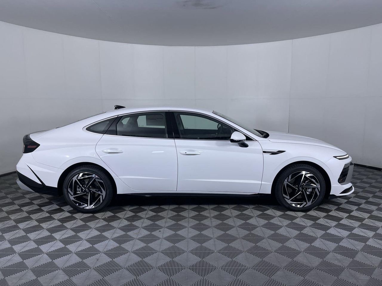 New 2026 Serenity White Hyundai SEL Sport image 4