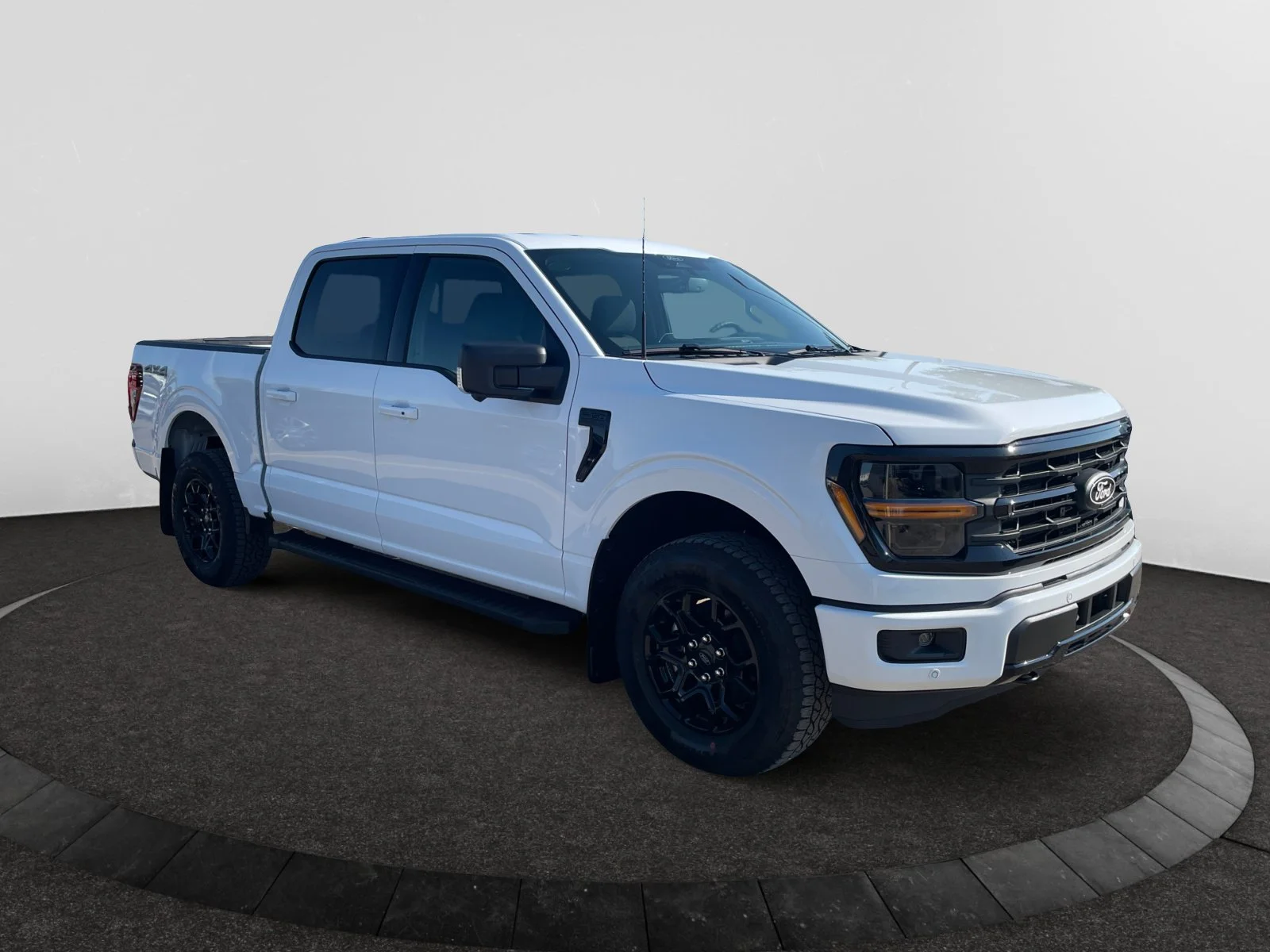 New 2026 Oxford White Ford XLT image 7