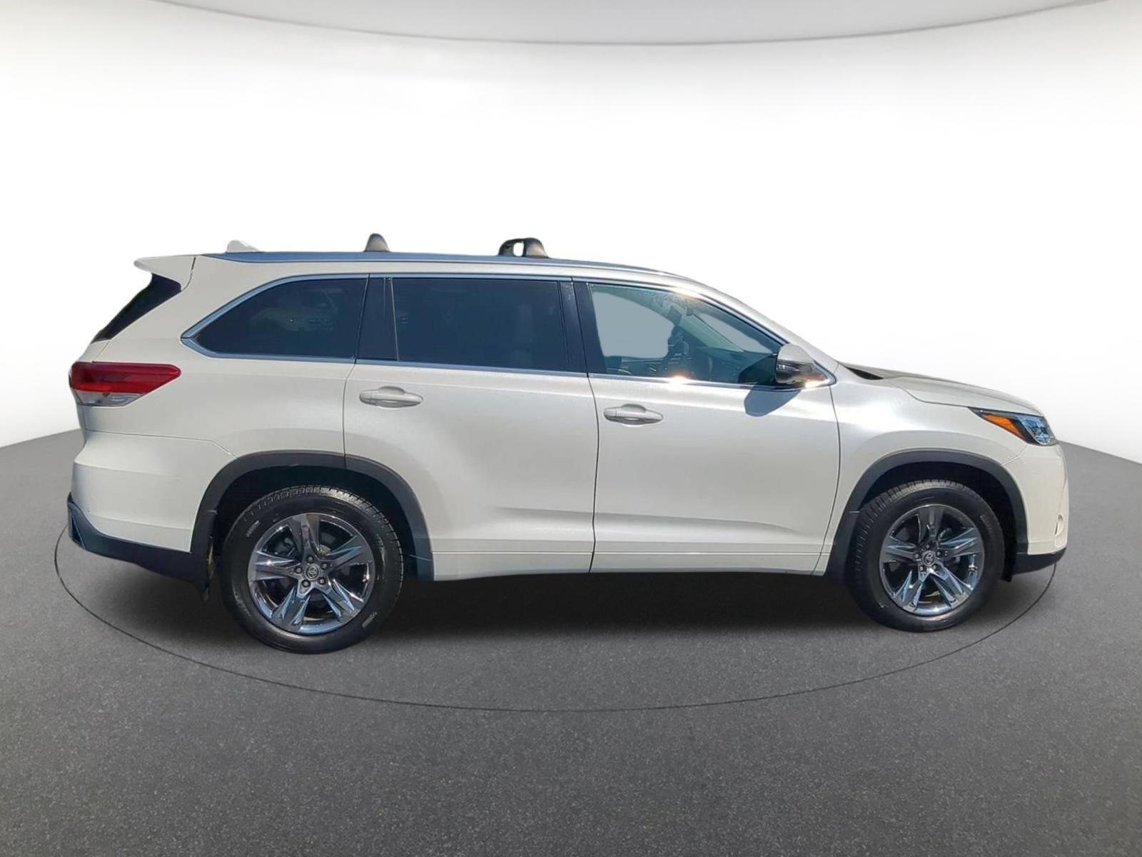 Certified Used 2019 Blizzard Pearl Toyota Limited Platinum image 3