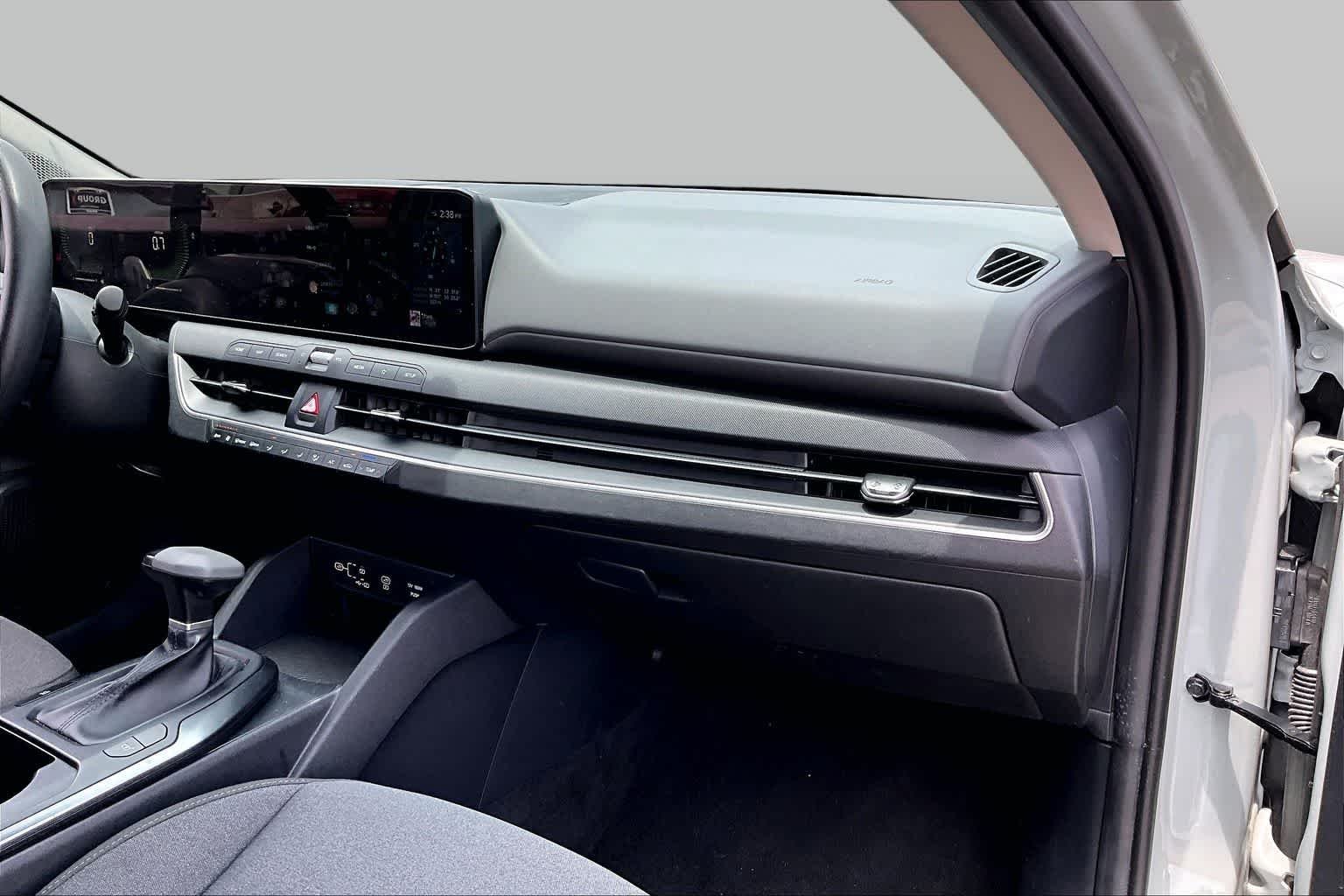 Used 2025 Morning Haze Kia LXS image 19