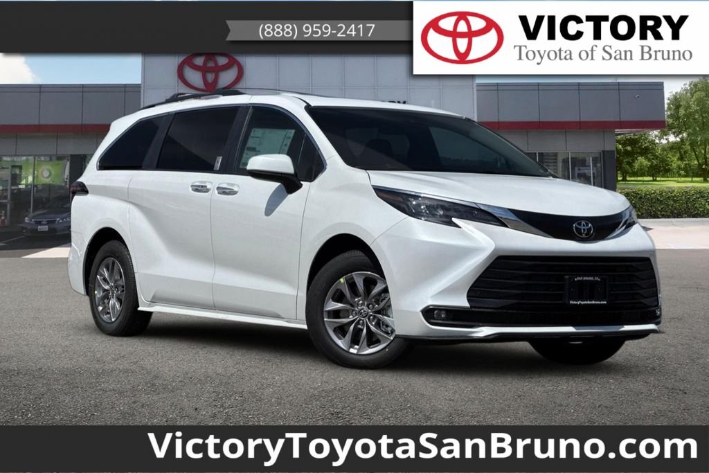 2026 Toyota Sienna XLE 8-Passenger Hybrid FWD's photo