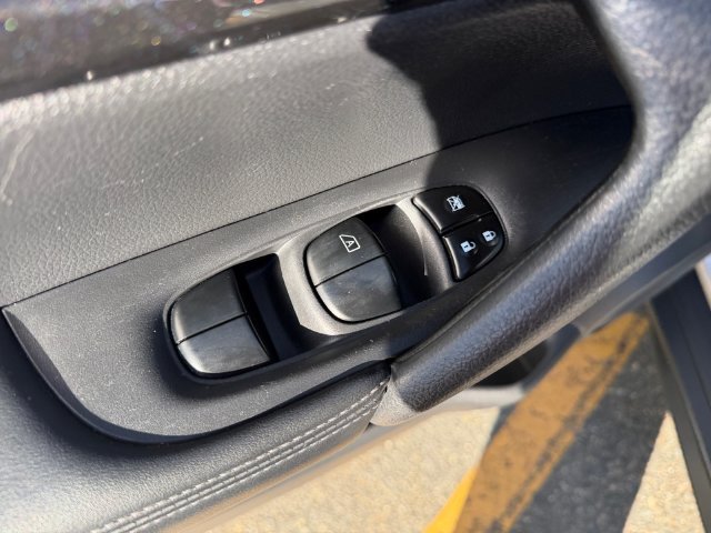 Used 2017 Silver Nissan S image 25