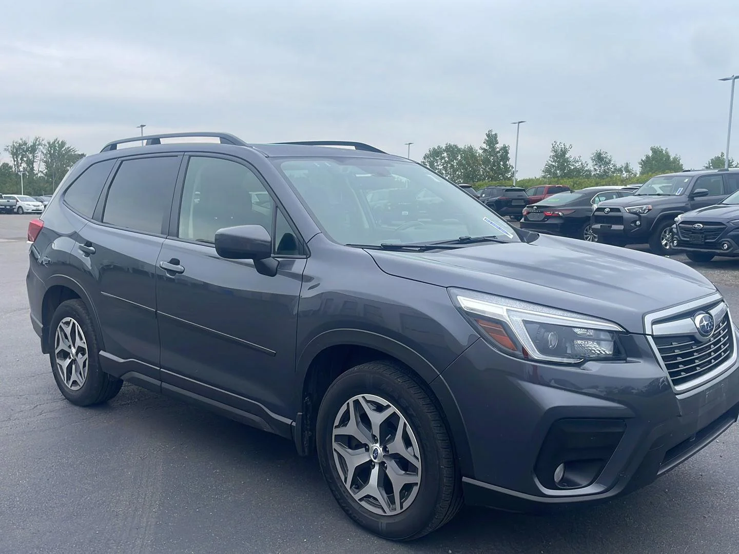 Used 2021 Magnetite Gray Metallic Subaru Premium image 9