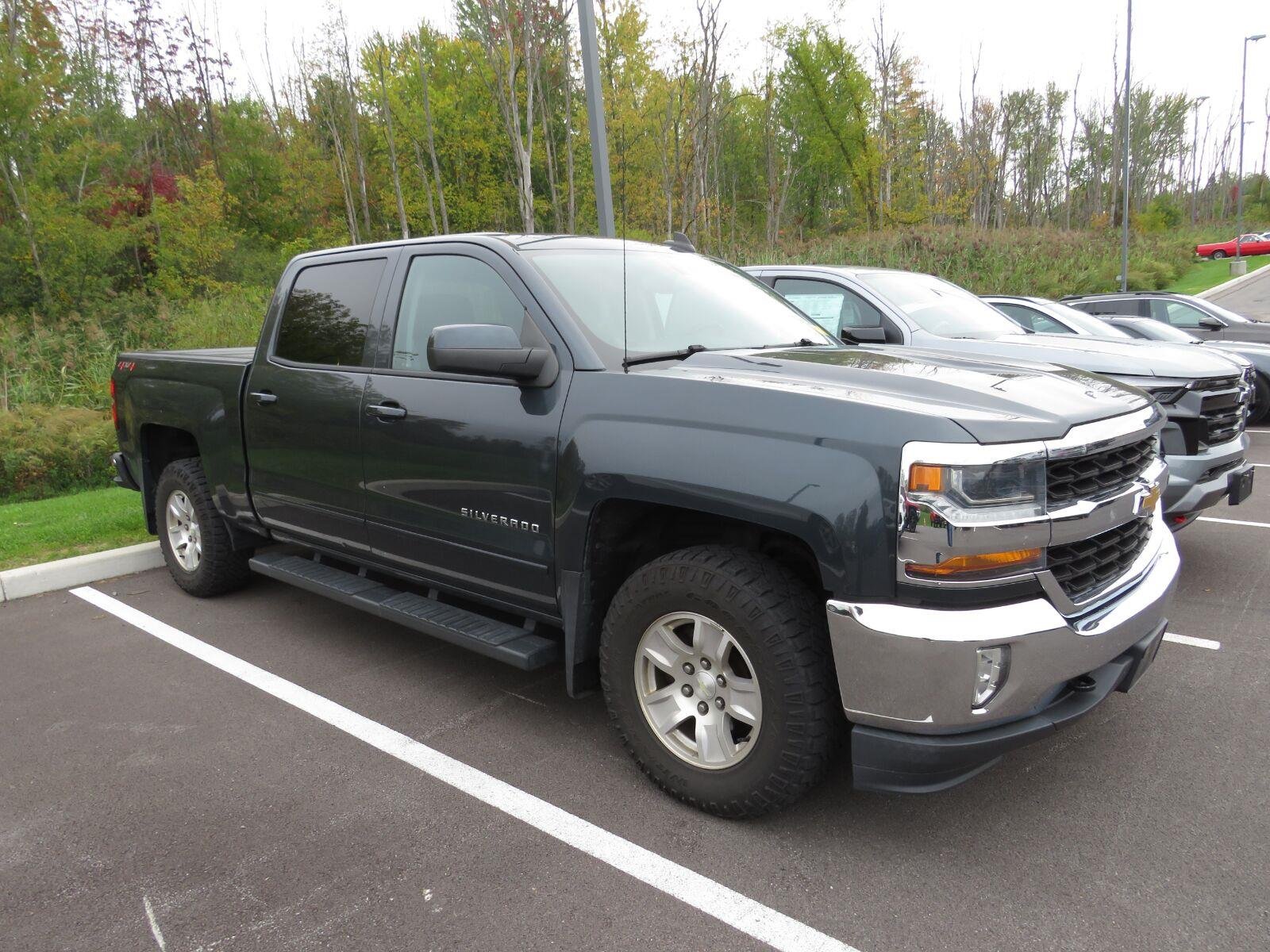 Used 2018 Graphite Metallic Chevrolet LT image 3