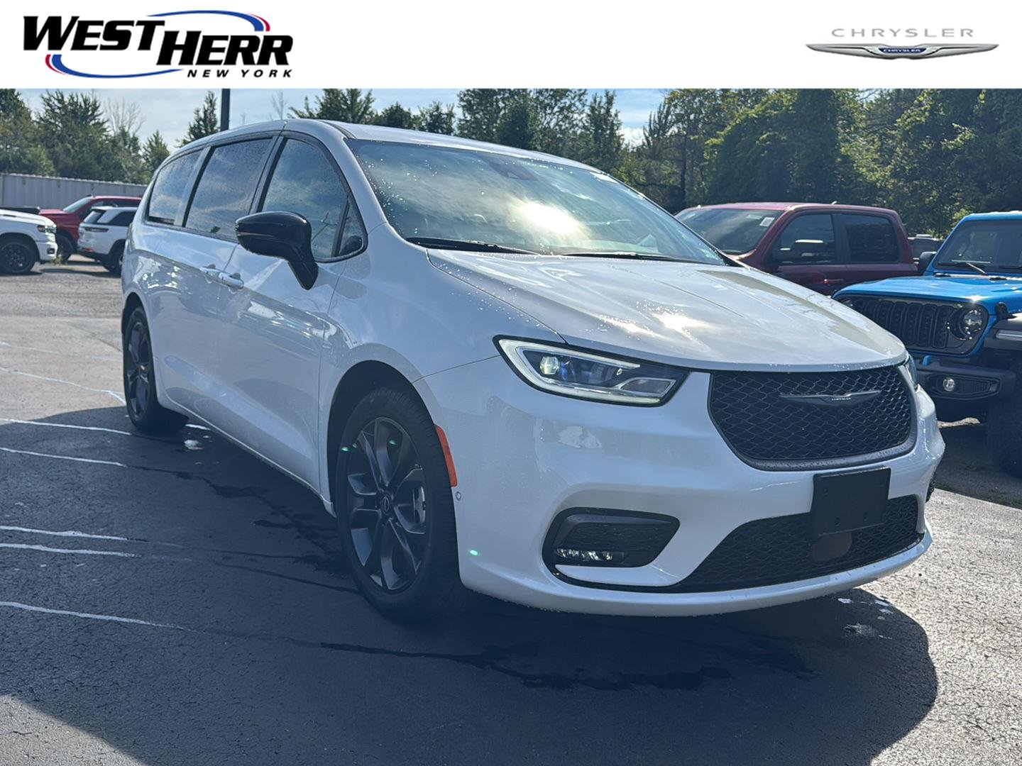 Used 2026 Bright White Clearcoat Chrysler Select image 1