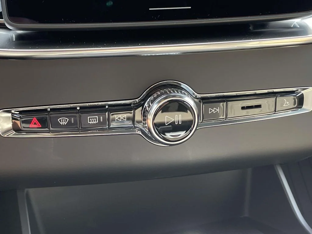 New 2026 Crystal White Volvo Plus image 19