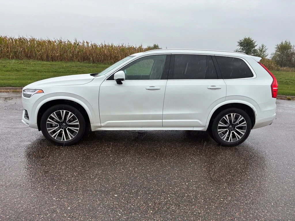 Used 2020 White Volvo T5 Momentum image 5