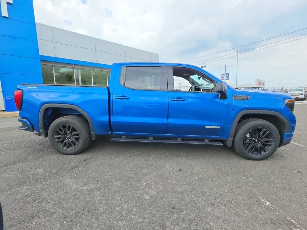 Used 2023 DYNAMIC BLUE METALLIC GMC Elevation image 3