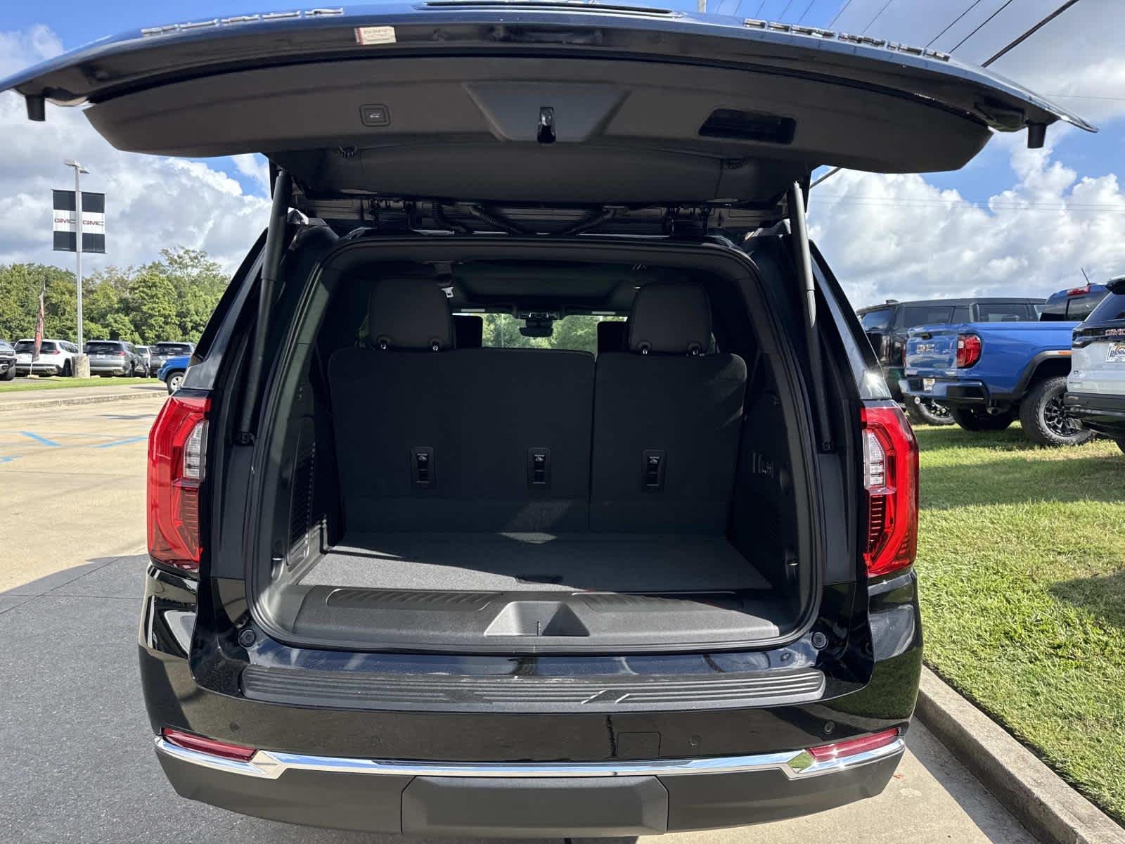 2026 GMC Yukon Elevation - Photo 7