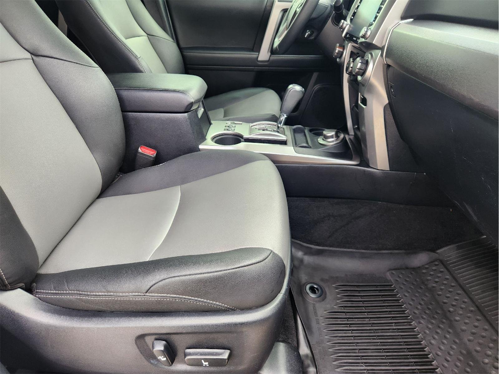 2020 Toyota 4Runner photo 14 of 32